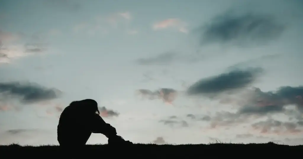 Reflektor im Human Design fühlt sich in Beziehungen überfordert und zieht sich zurück